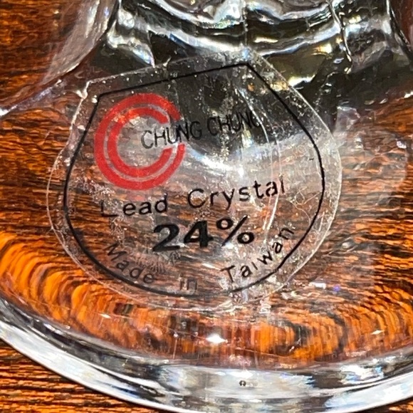 Vintage 5-7/8" Tall Chung Chung Lead Crystal Vase Made in Taiwan Beautiful. EUC - Picture 4 of 11